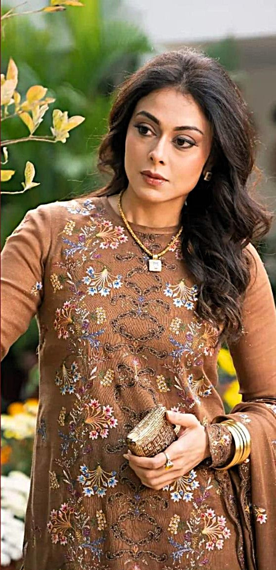 Kayseria Summer Collection – Elegant Lawn 3-Piece Suits | Up to 50% OFF!